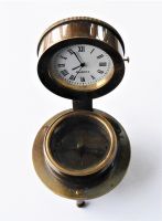 Kompass mit Uhr